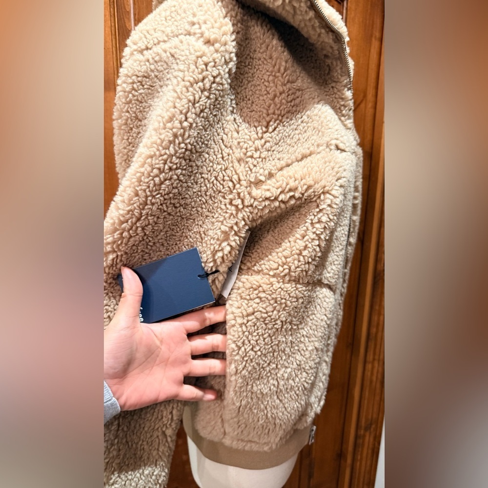 💋Aritzia Sherpa teddy jacket coat as seen on Kendall Jenner, oversized size XXS - Picture 5 of 12